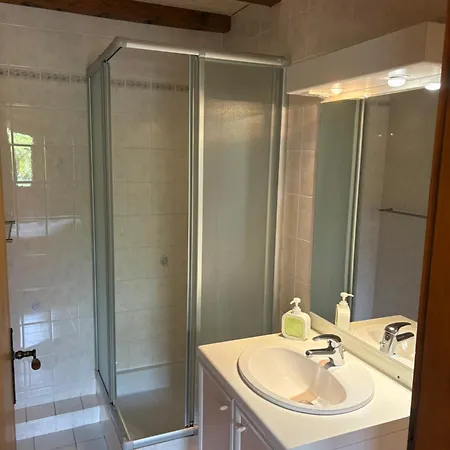 D'hotes Monicala 住宿加早餐酒店 贝尔盖姆